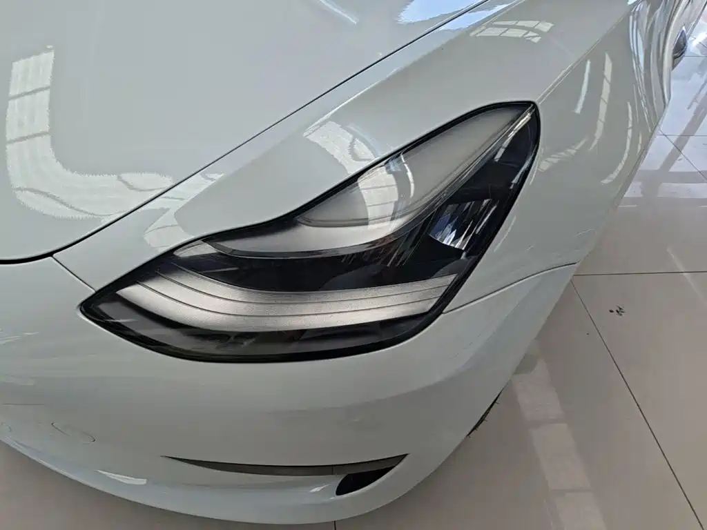 Tesla Model 3 — миниатюра 24