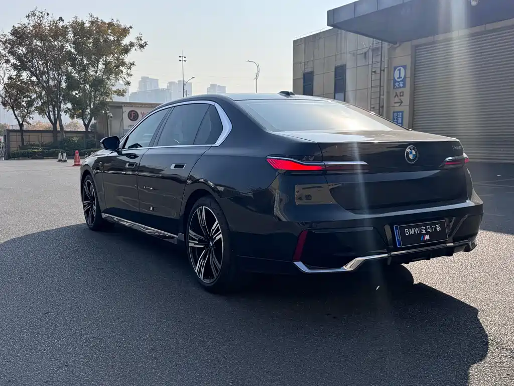 BMW 7 SERIES