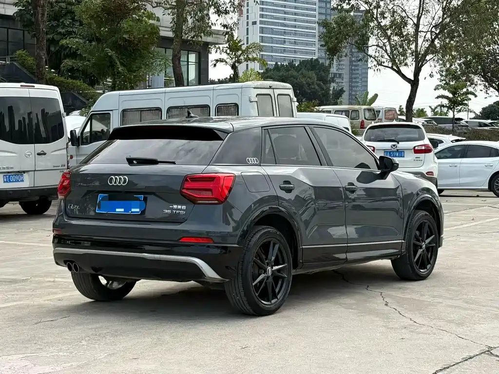 AUDI Q2L