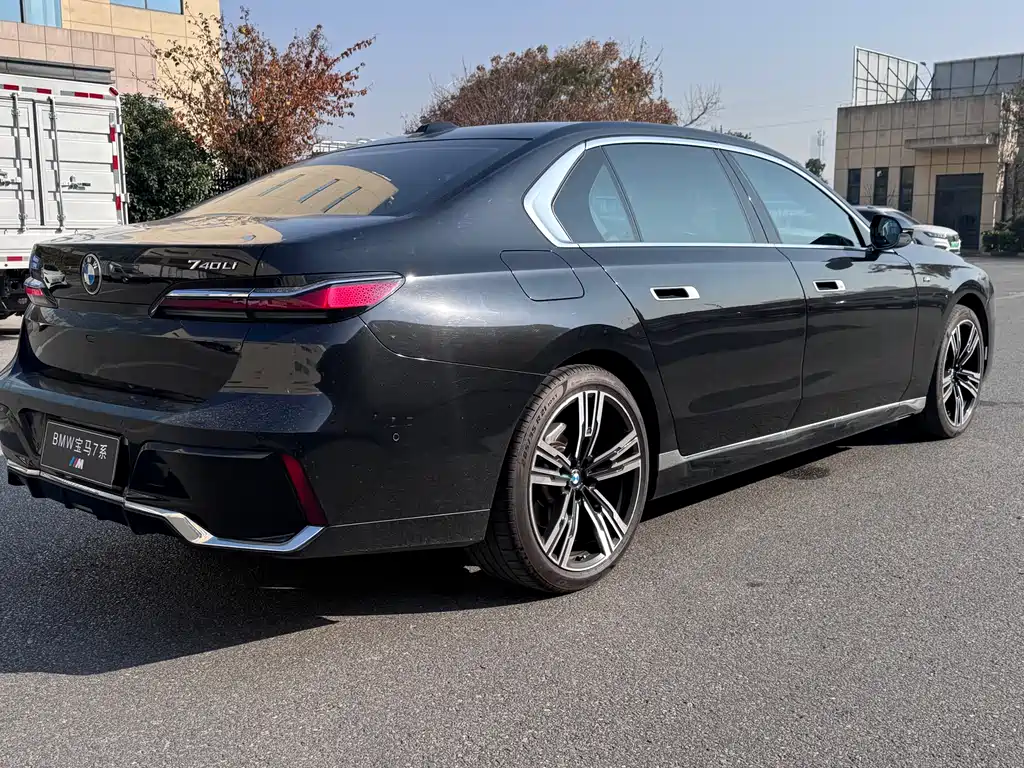 BMW 7 SERIES