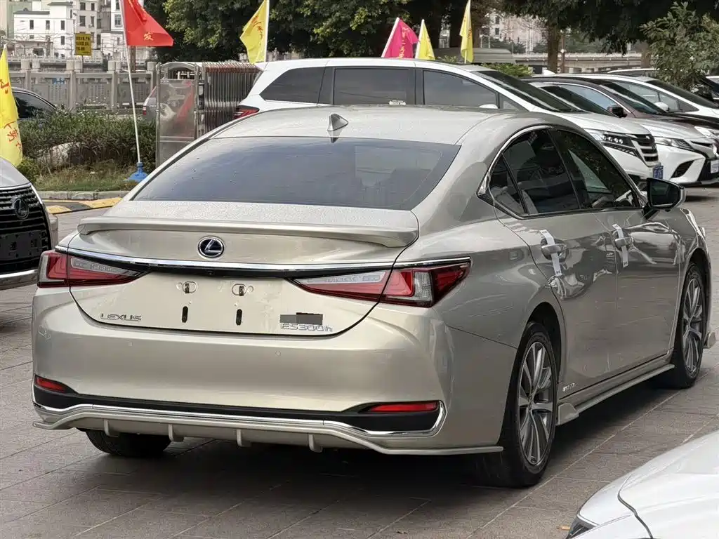 LEXUS ES