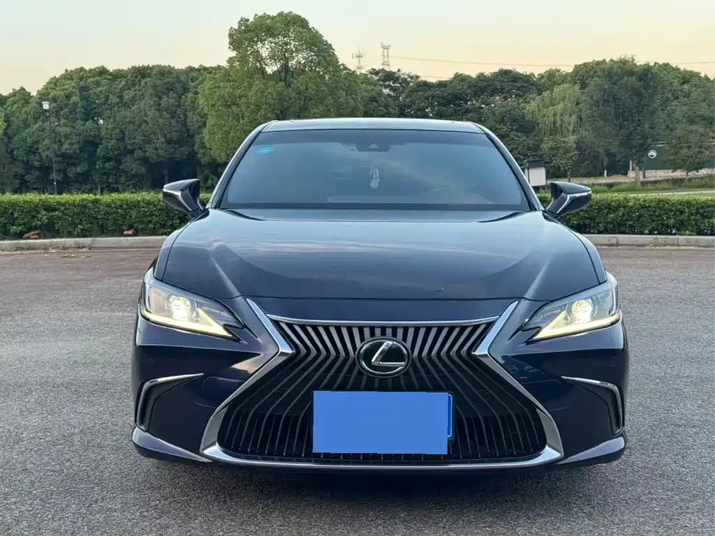 Lexus ES 2020 200