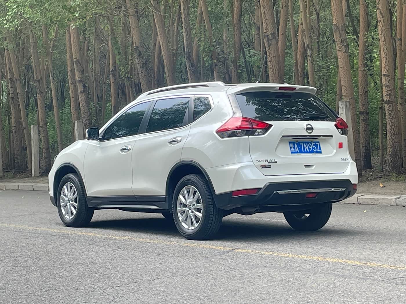Nissan X-Trail 2.0 л 2023 г. Белый, пробег 32000 км