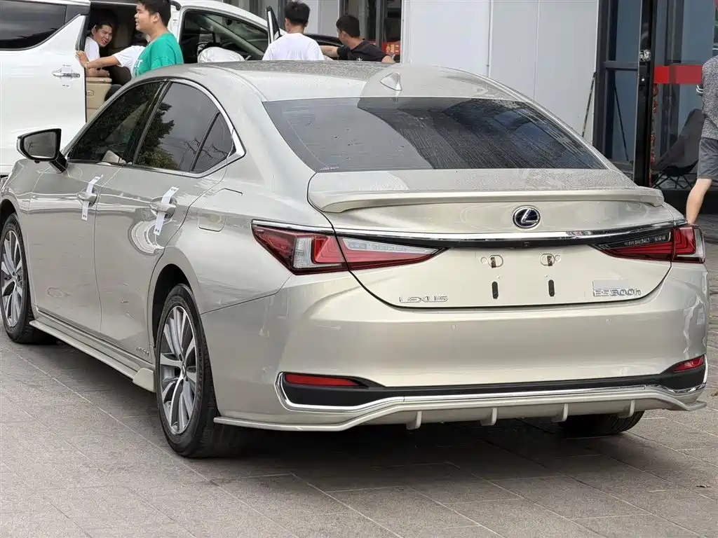 LEXUS ES