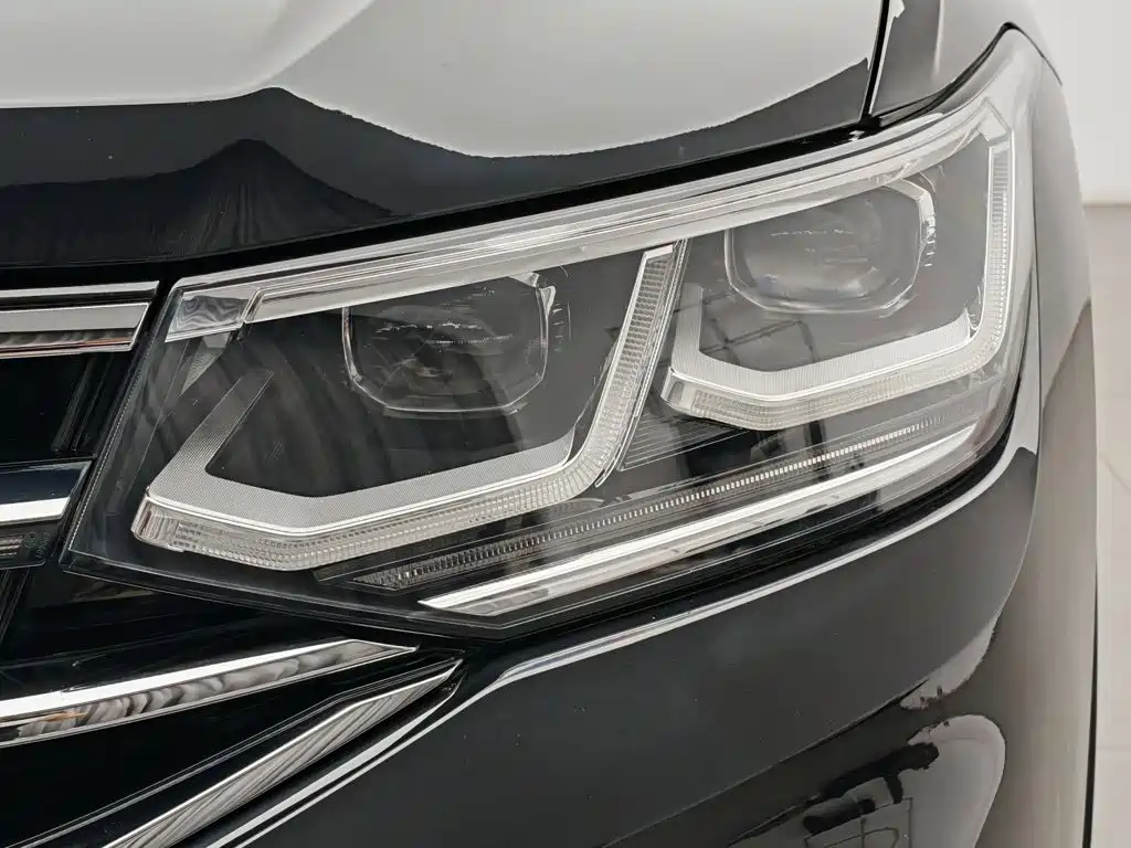 Volkswagen Tiguan L L 2023 330TSI AT R-Line Flagship