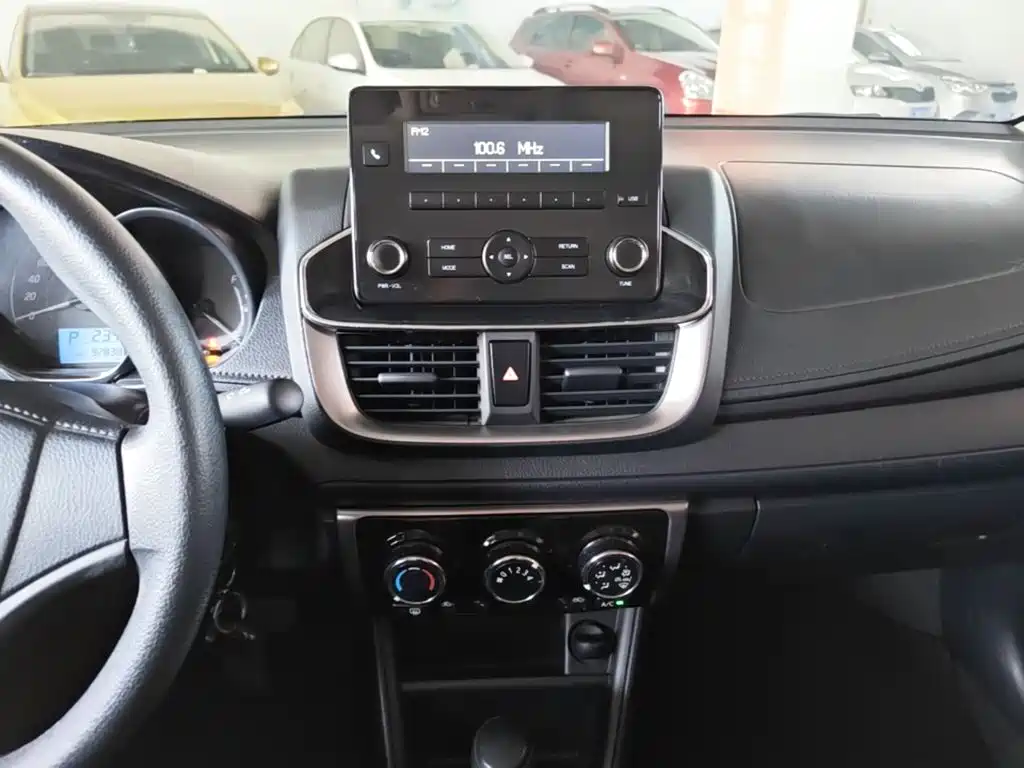 Toyota Yaris L — миниатюра 13