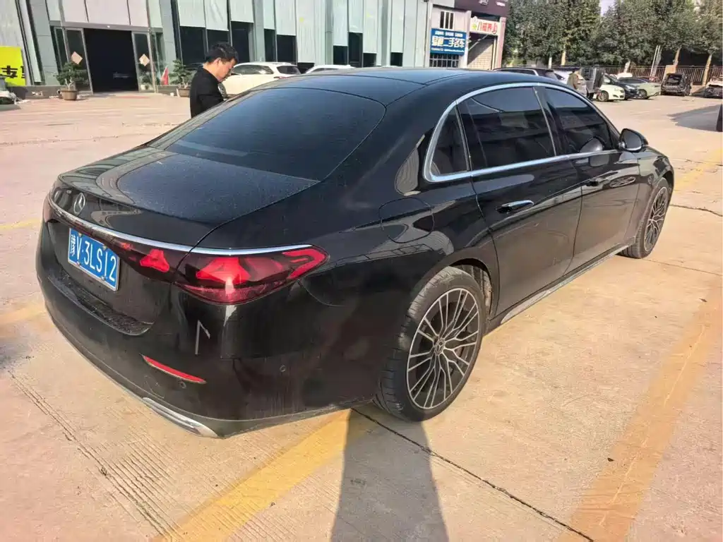Mercedes-Benz E-Class — миниатюра 3