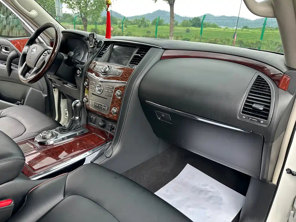 Nissan Patrol — миниатюра 7