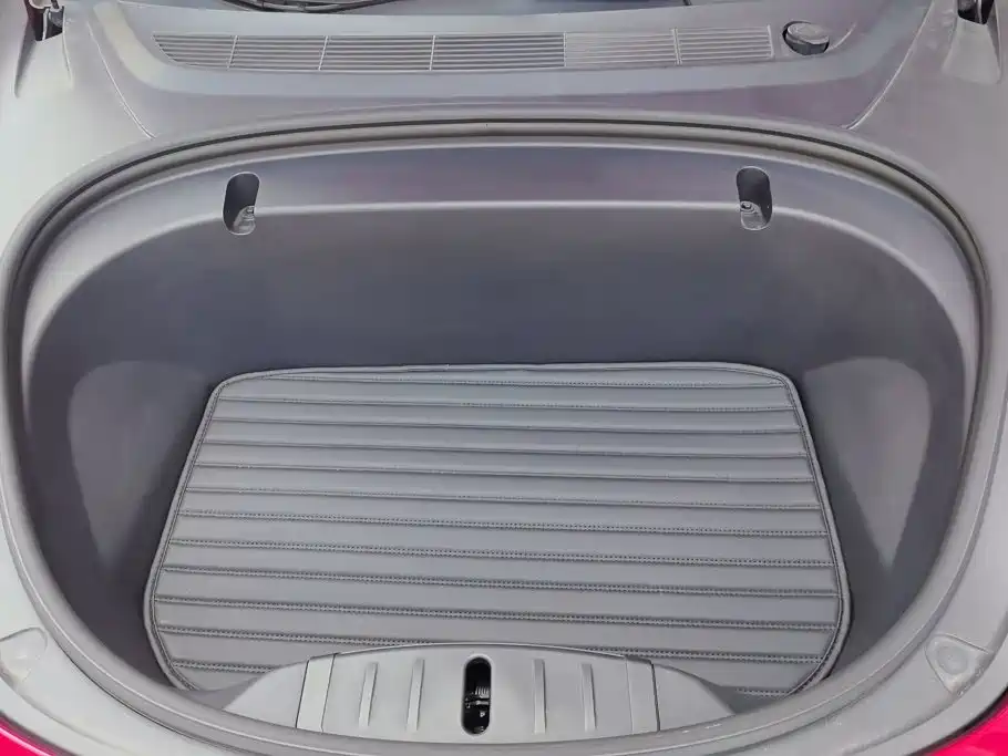 Tesla Model 3 — миниатюра 10
