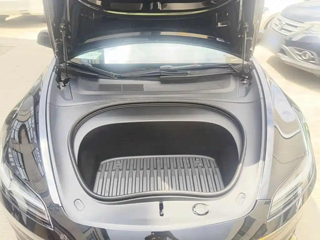 Tesla Model 3 — миниатюра 20