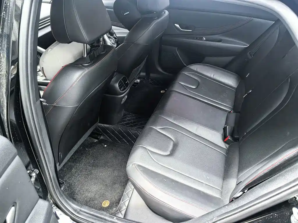 Hyundai Elantra — миниатюра 10