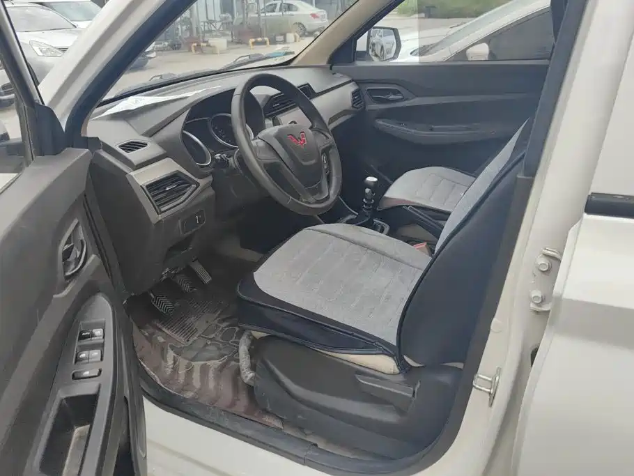 Wuling Hongguang — миниатюра 9