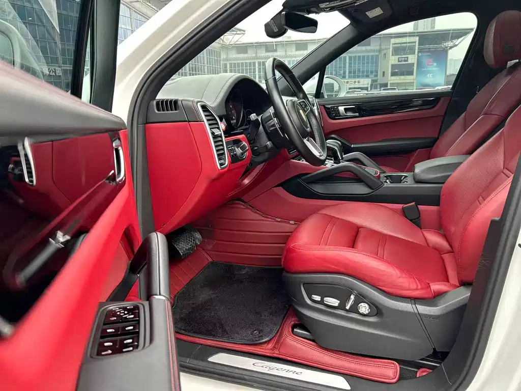 Porsche Cayenne — миниатюра 8