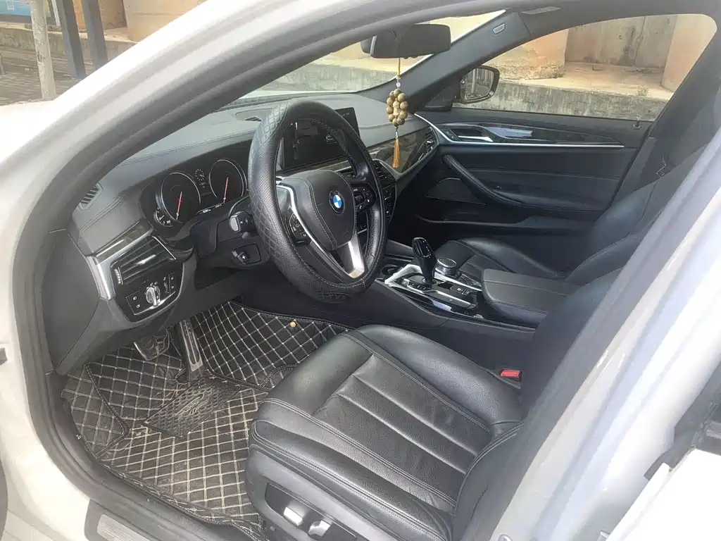 BMW 5 Series — миниатюра 9