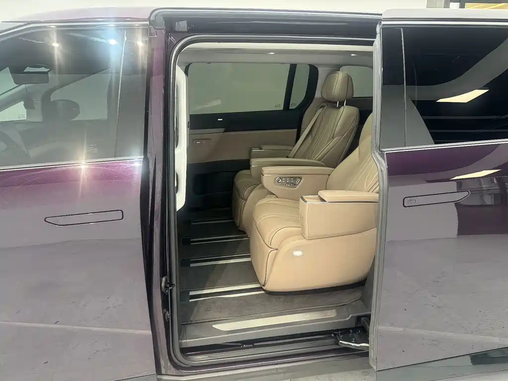 XPeng X9 — миниатюра 17