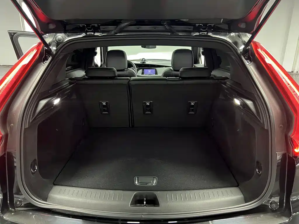 Cadillac XT4 — миниатюра 12