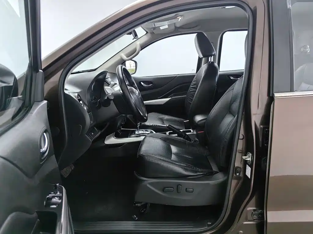 Nissan Navara — миниатюра 10