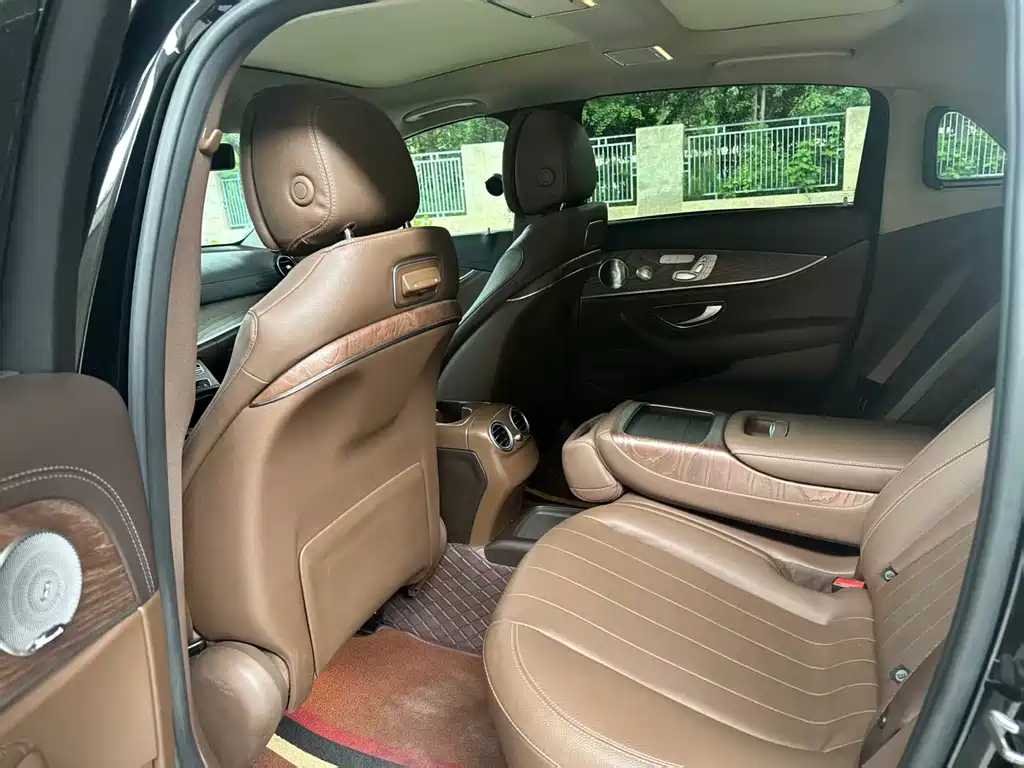 Mercedes-Benz E-Class — миниатюра 6