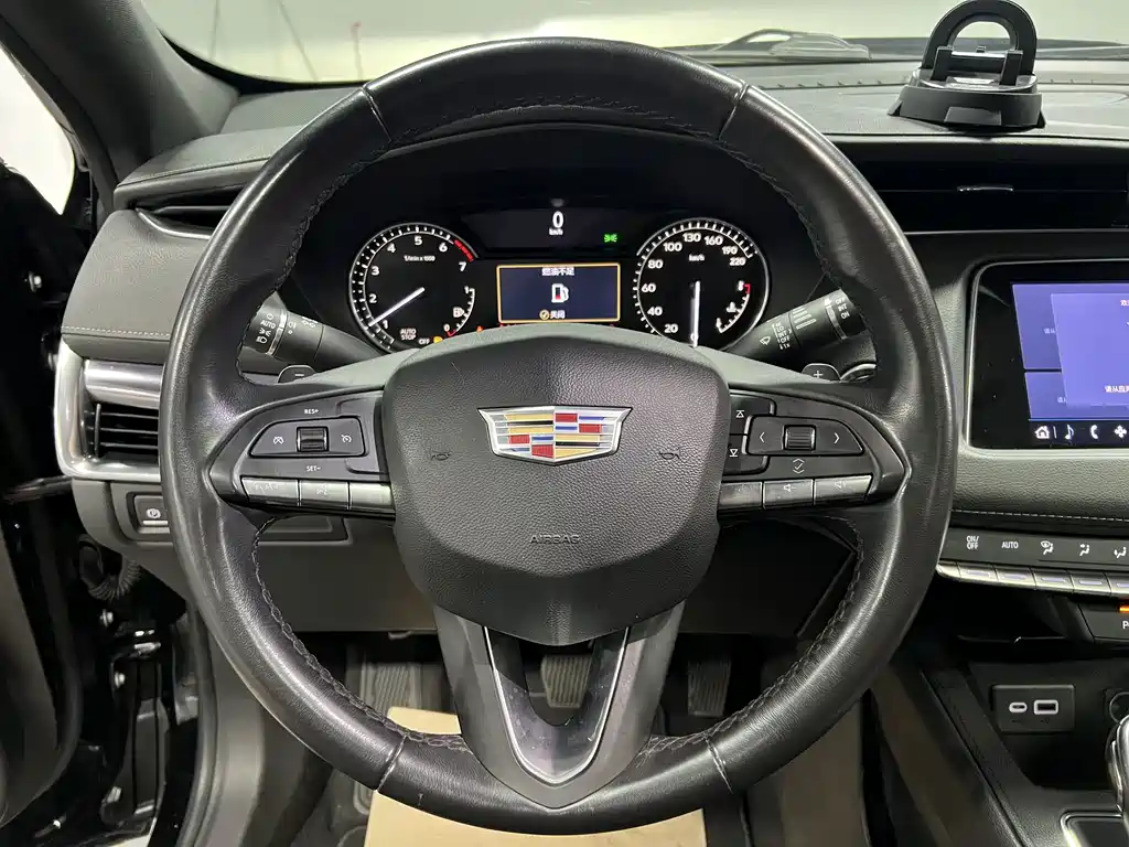 Cadillac XT4 — миниатюра 8