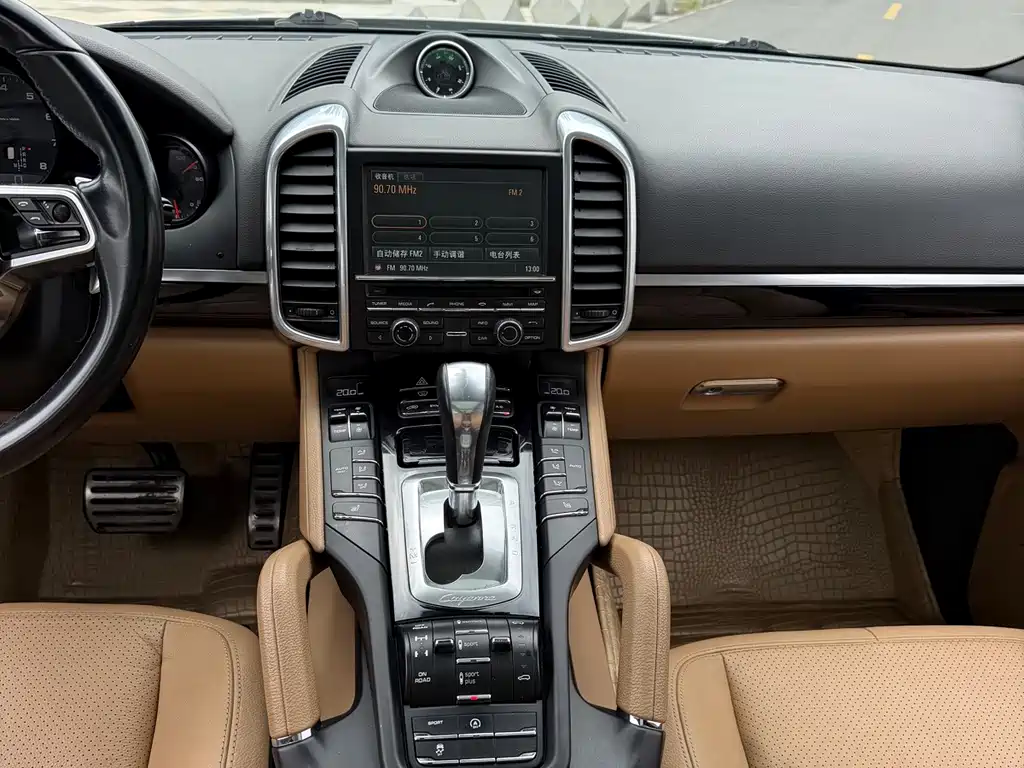 Porsche Cayenne — миниатюра 15