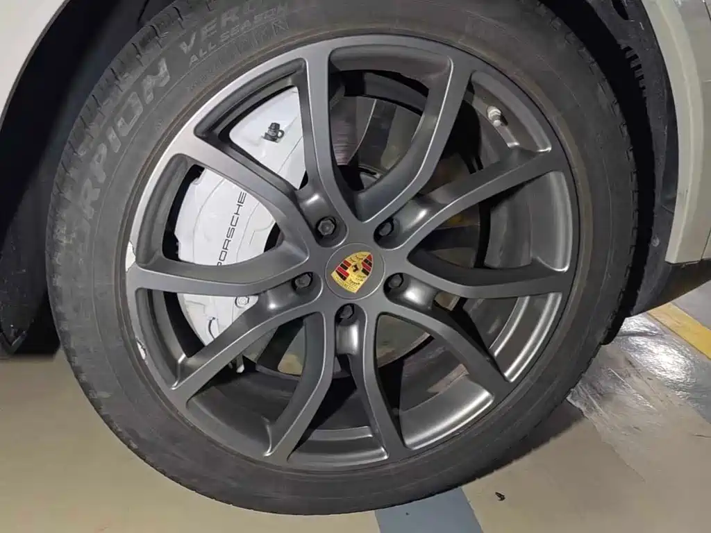 Porsche Cayenne — миниатюра 5