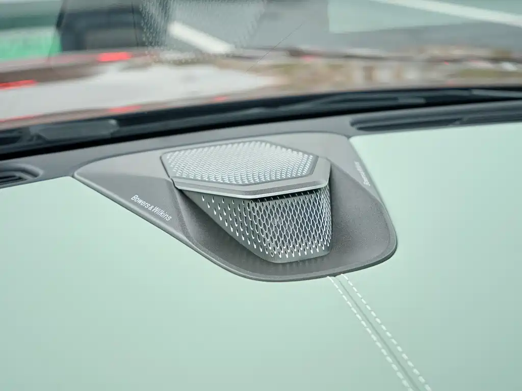 Aston Martin DB12 — миниатюра 29