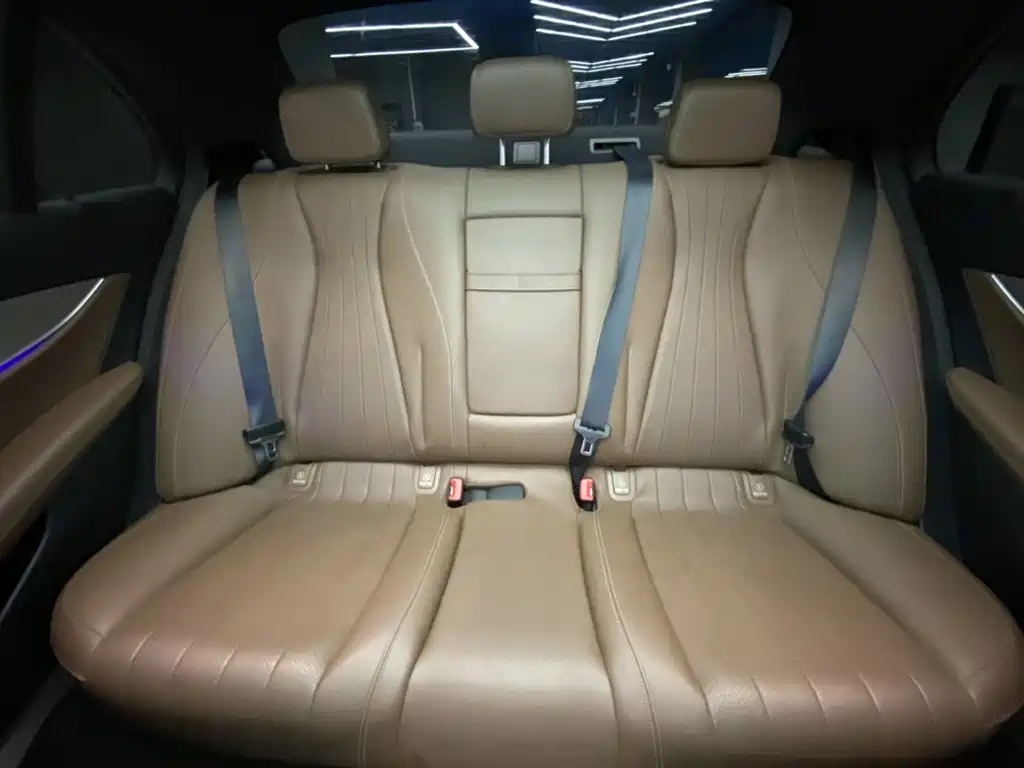 Mercedes-Benz E-Class (Import) — миниатюра 28