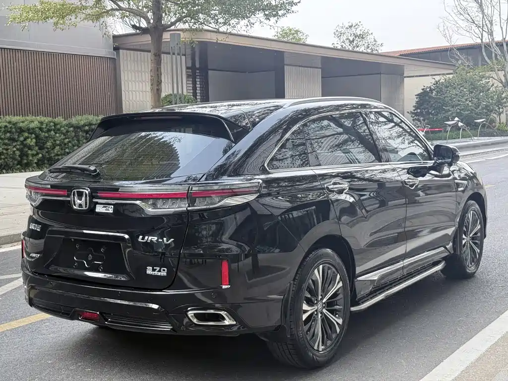 HONDA UR V