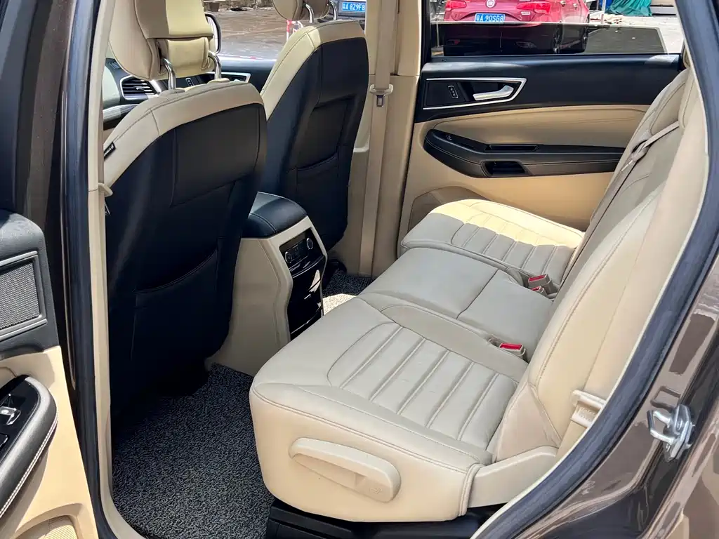 Ford Edge — миниатюра 6