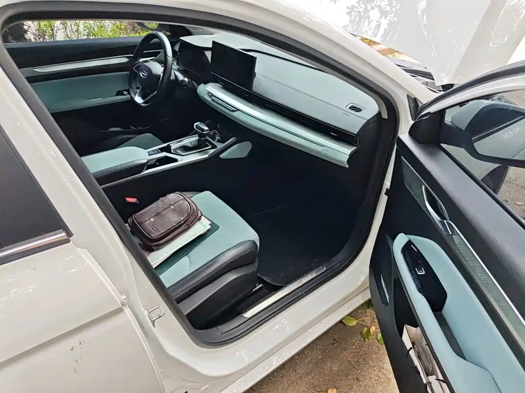 Geely Emgrand L — миниатюра 19
