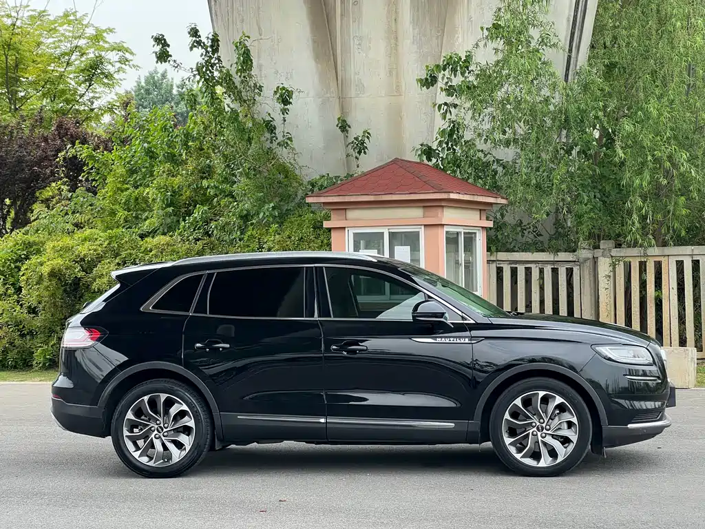 Lincoln Nautilus 2021 2.0T Premium