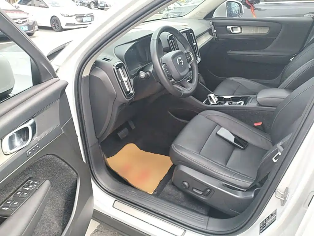 Volvo XC40 — миниатюра 16