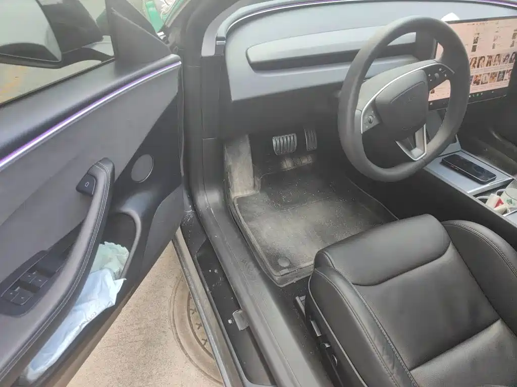 Tesla Model 3 — миниатюра 12