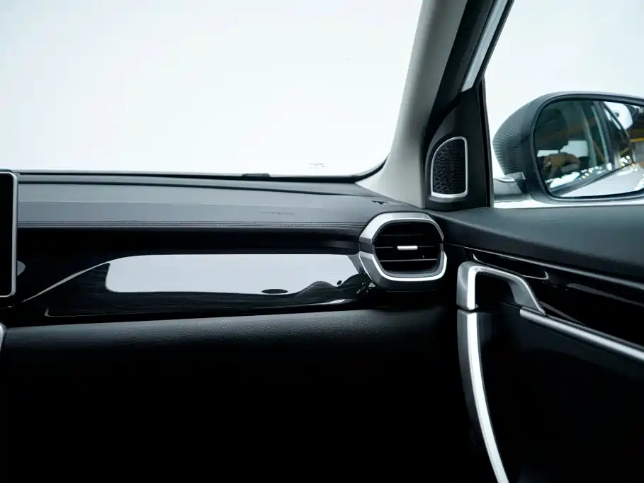 Geely Binyue - фото 17