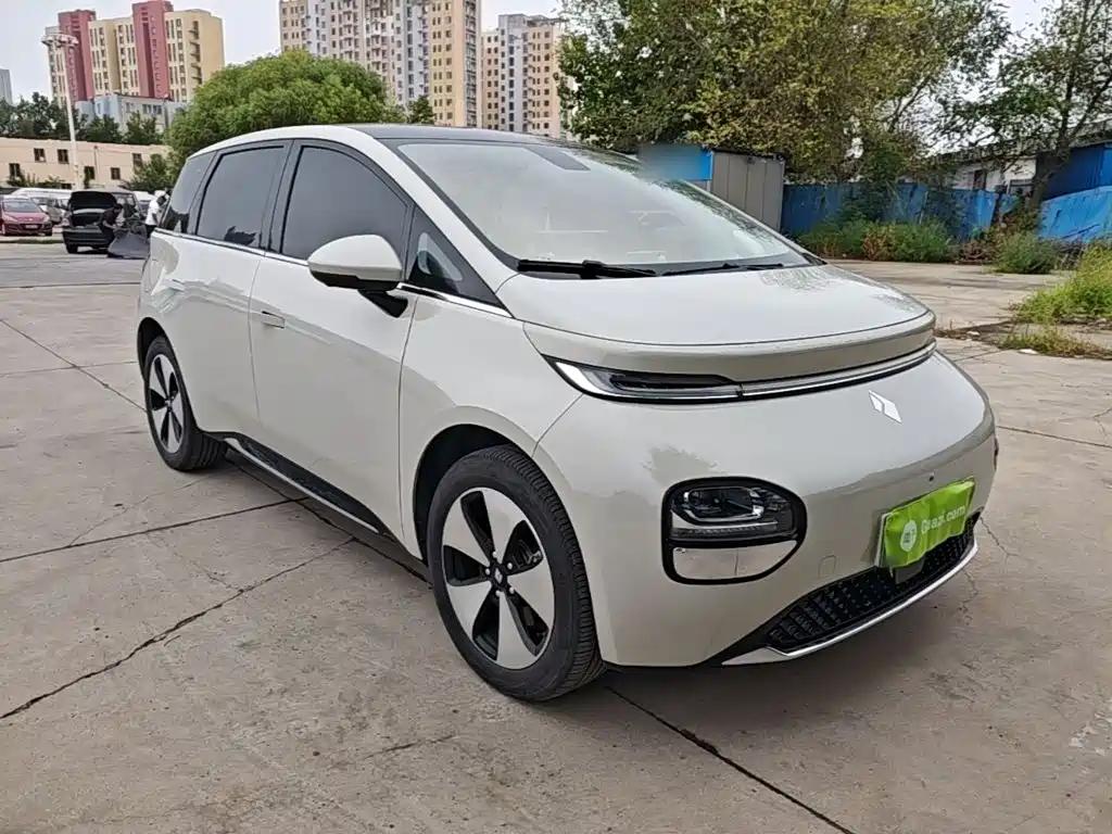 Baojun Yunduo — миниатюра 4