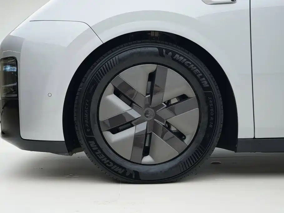 Li Auto Li MEGA — миниатюра 15
