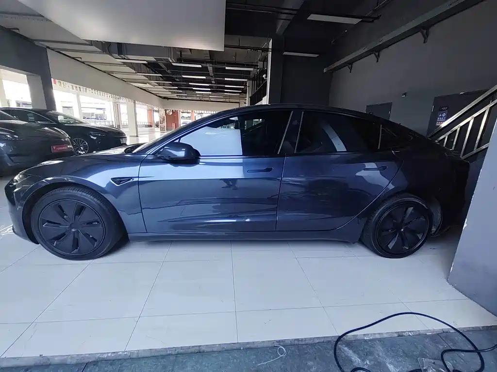 Tesla Model 3 — миниатюра 13