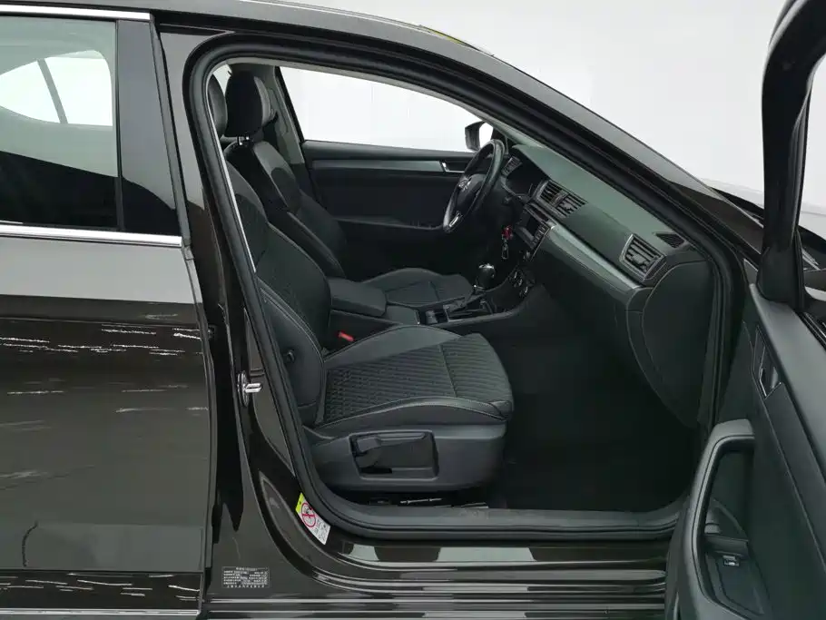 Skoda Superb — миниатюра 8