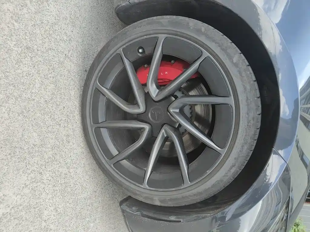 Tesla Model 3 — миниатюра 24