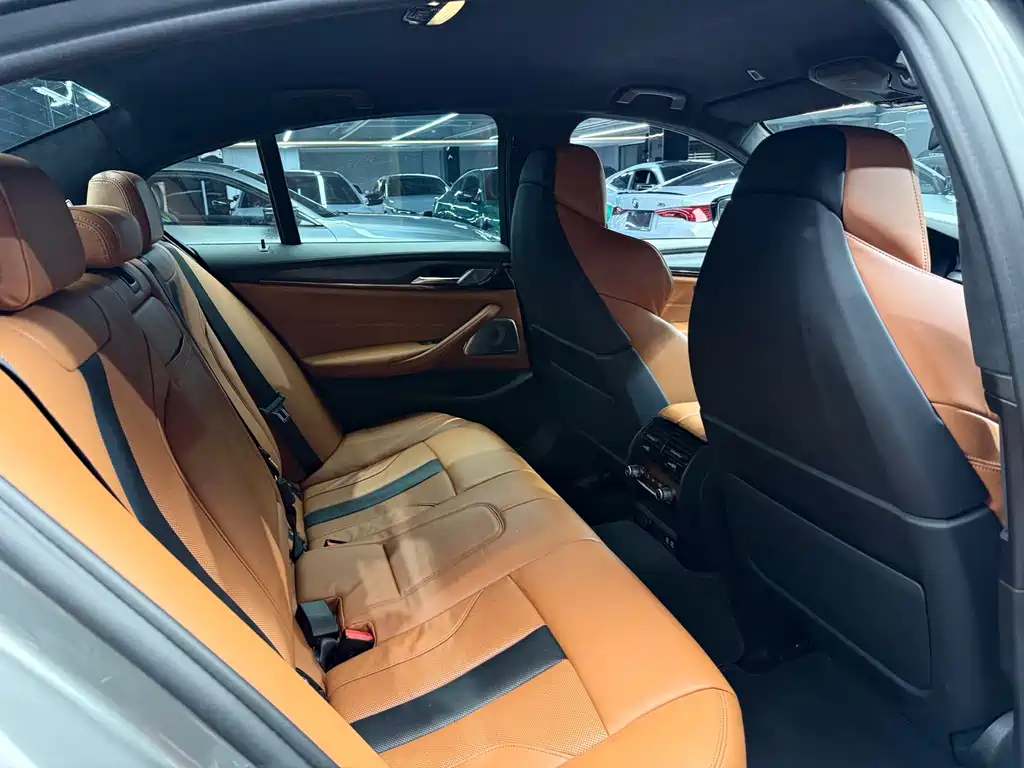 BMW M5 — миниатюра 12