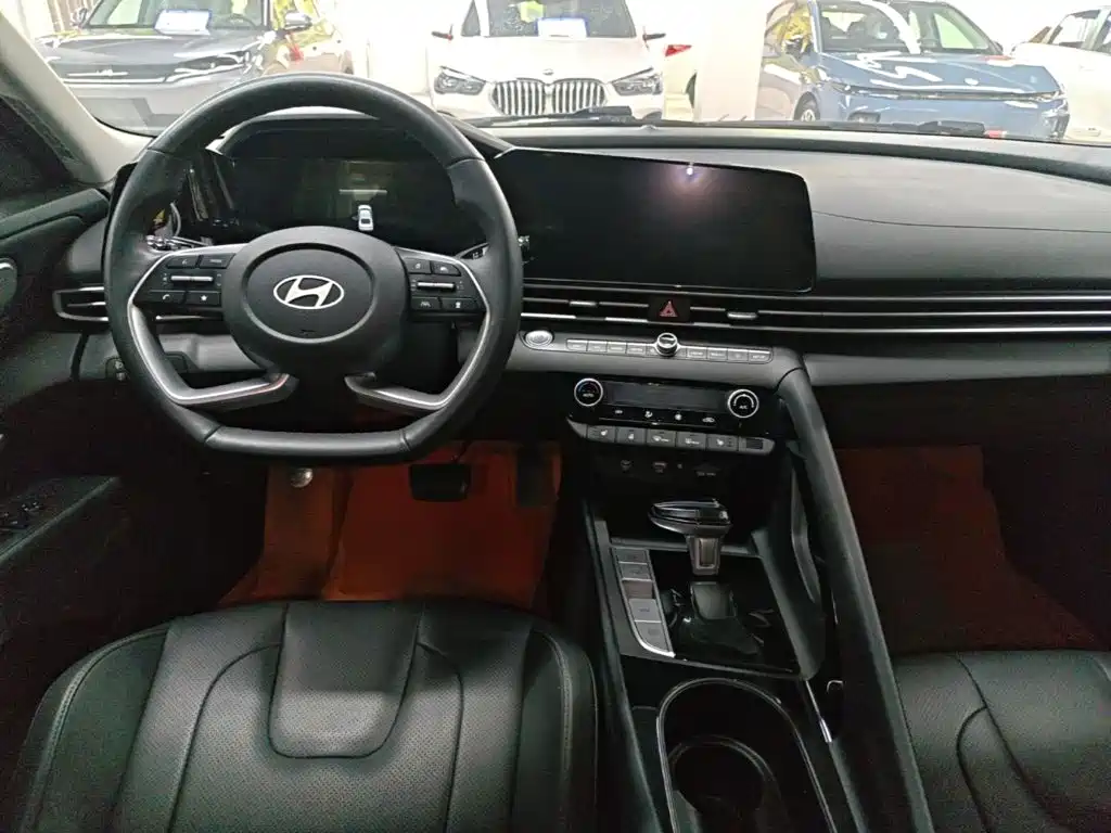 Hyundai Elantra — миниатюра 10