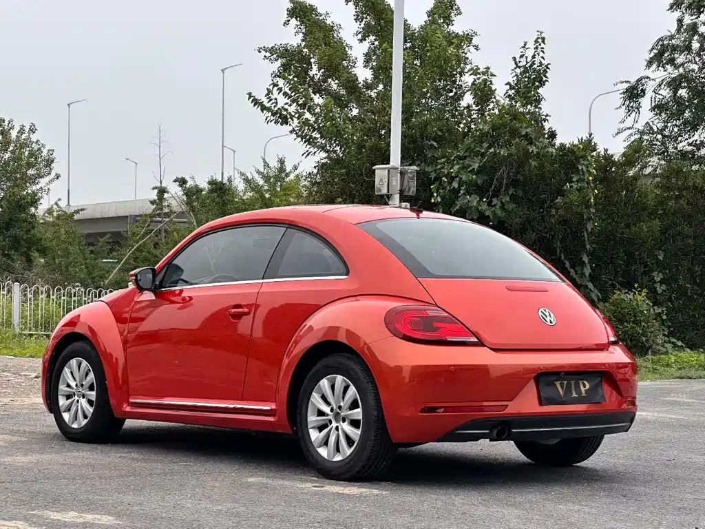 VOLKSWAGEN BEETLE