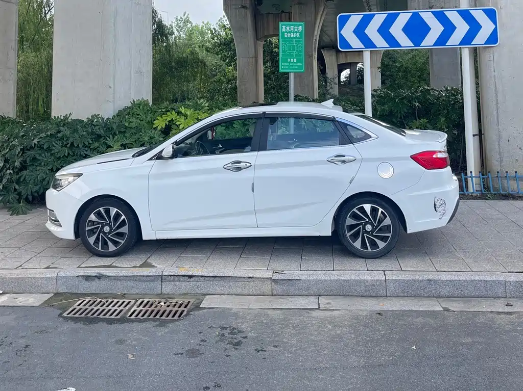 Changan V7 — миниатюра 3