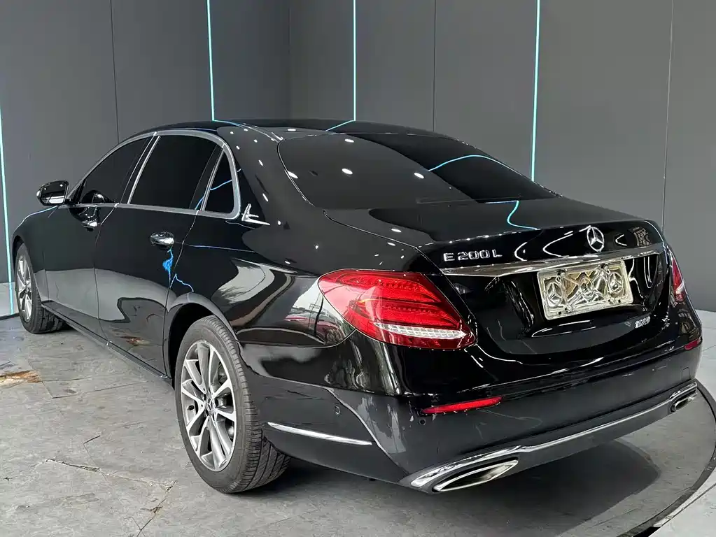 Mercedes-Benz E-Class — миниатюра 8
