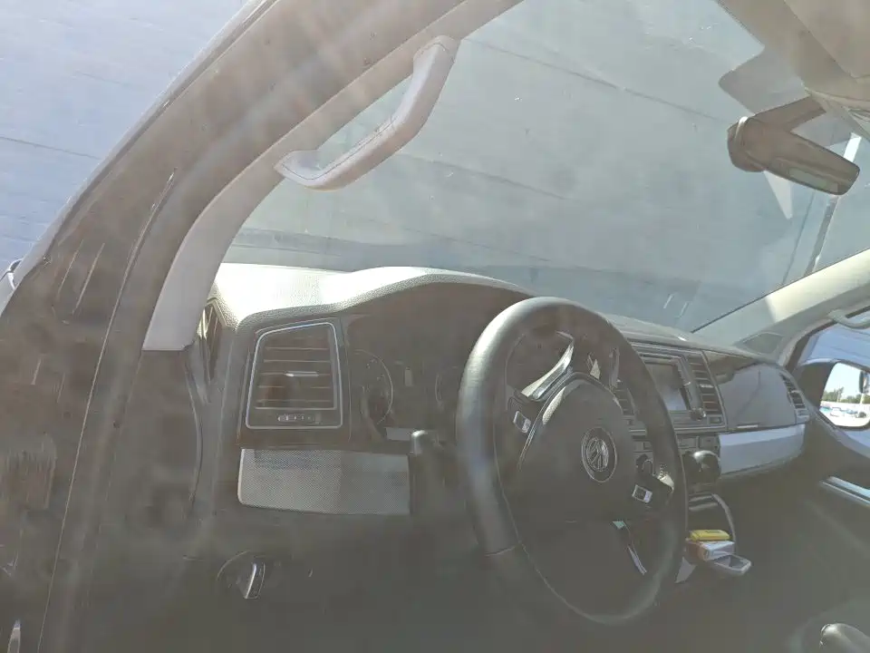 Volkswagen Multivan — миниатюра 2