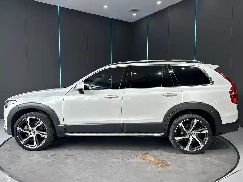 Volvo XC90 — миниатюра 4