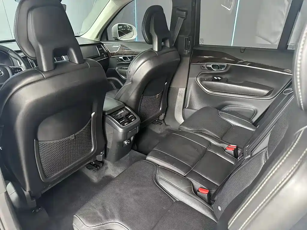 Volvo XC90 — миниатюра 9