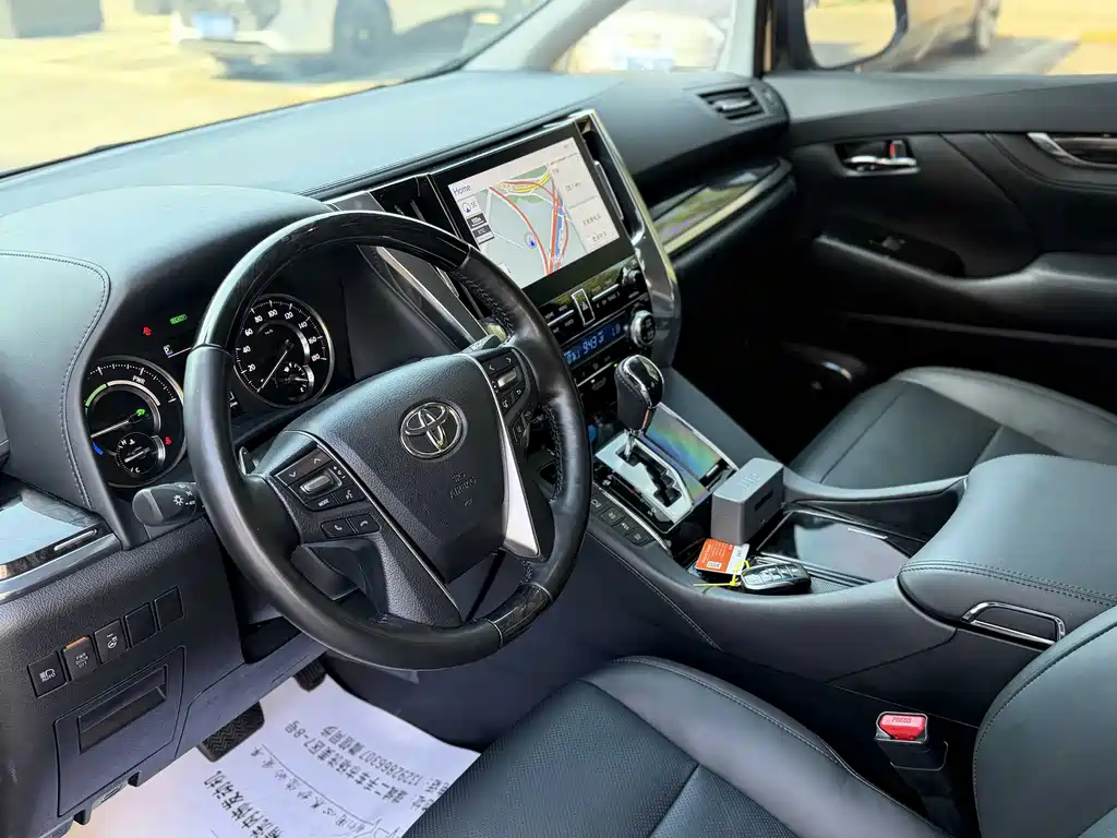 Toyota Vellfire — миниатюра 10