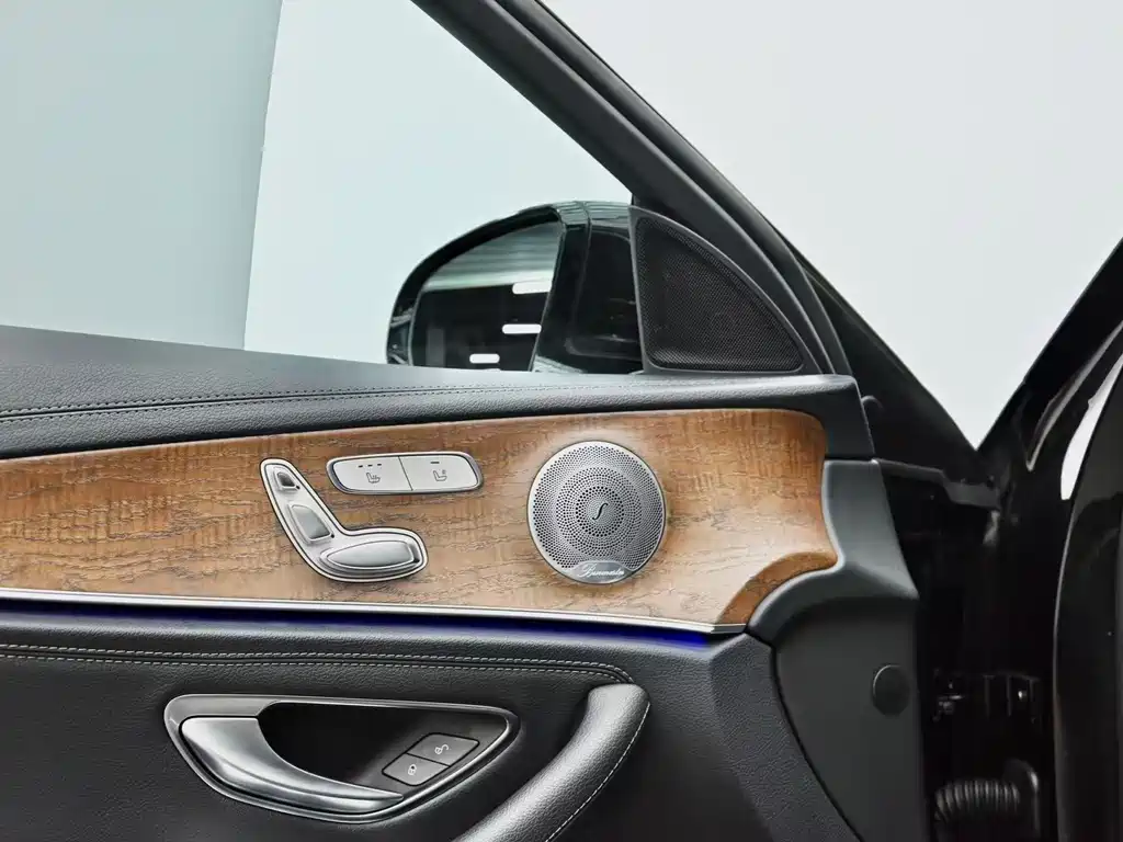Mercedes-Benz E-Class — миниатюра 20