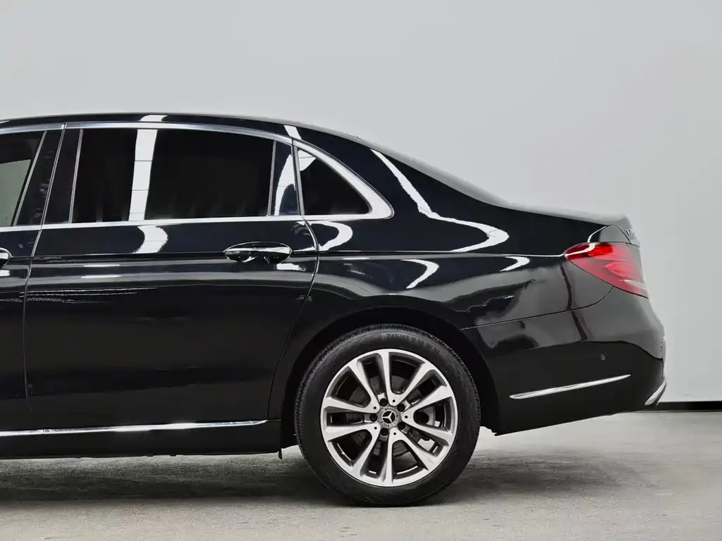 Mercedes-Benz E-Class — миниатюра 23